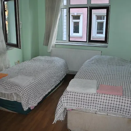 Apartament Red House