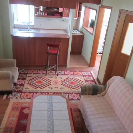 Apartament Red House